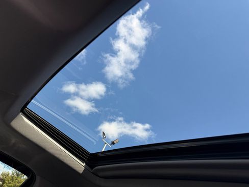 Used 2024 GMC Sierra 1500 SLT w/ SLT Premium Plus Package image 37