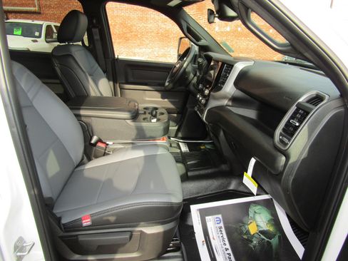 Used 2025 RAM 3500 Tradesman w/ Chrome Appearance Group image 15