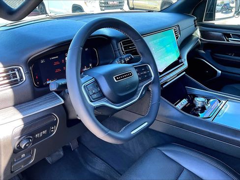 Used 2023 Jeep Wagoneer Series III w/ Premium Group I image 17