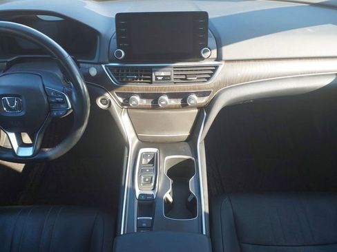 Used 2020 Honda Accord Touring image 11