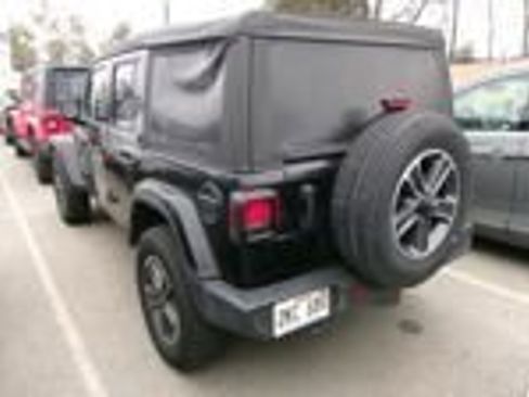 Used 2023 Jeep Wrangler Unlimited Sahara w/ Cold Weather Group AWD/4WD image 4