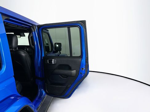 Used 2023 Jeep Wrangler Unlimited Sahara AWD/4WD image 29