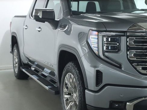 Used 2023 GMC Sierra 1500 Denali w/ Technology Package AWD/4WD image 8