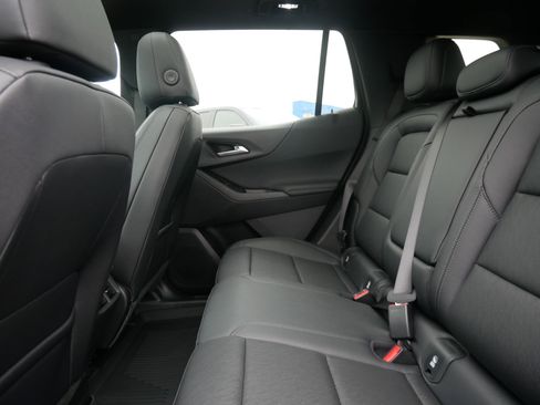 New 2026 Chevrolet Equinox LT w/ Convenience Package II AWD/4WD image 5