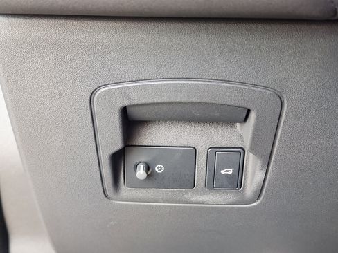 Certified 2026 Land Rover Range Rover Velar Dynamic SE image 22