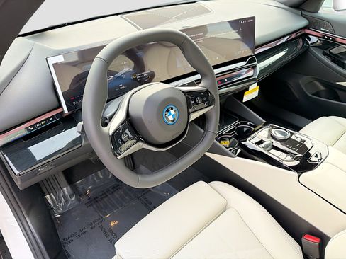 New 2026 BMW i5 eDrive40 image 26