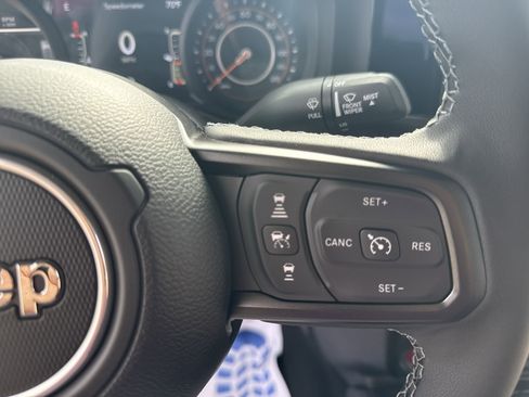 New 2025 Jeep Gladiator Willys image 17