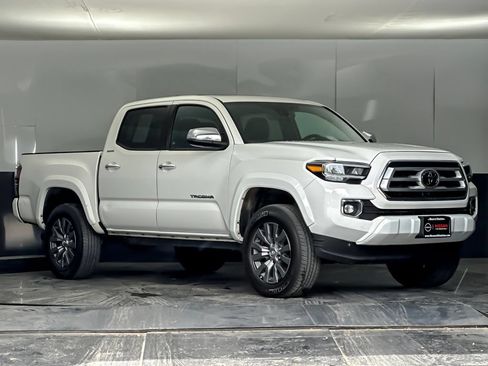 Used 2023 Toyota Tacoma Limited AWD/4WD image 1