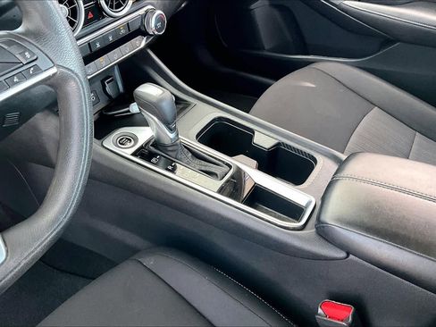 Used 2024 Nissan Sentra SV image 17