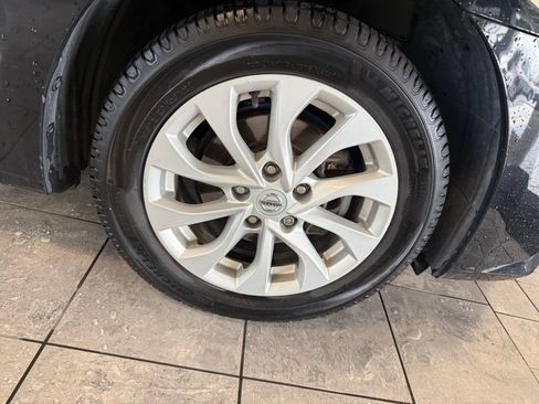 Used 2019 Nissan Sentra SV FWD image 5