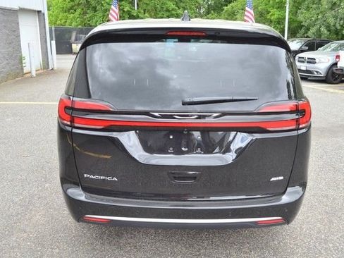 New 2027 Chrysler Pacifica Select AWD/4WD image 7