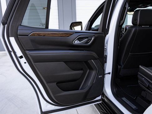 Used 2021 Chevrolet Tahoe Premier w/ Premium Package image 34