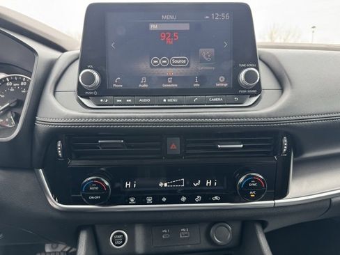 Used 2021 Nissan Rogue SV image 15