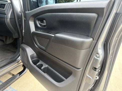 Used 2017 Nissan Titan S RWD image 9
