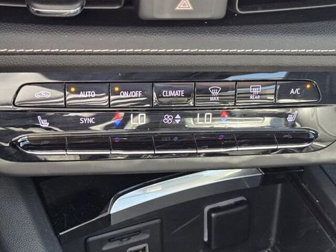 Used 2021 Buick Envision Essence w/ Technology Package I image 19