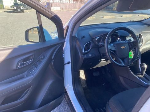 Used 2018 Chevrolet Trax LS image 10