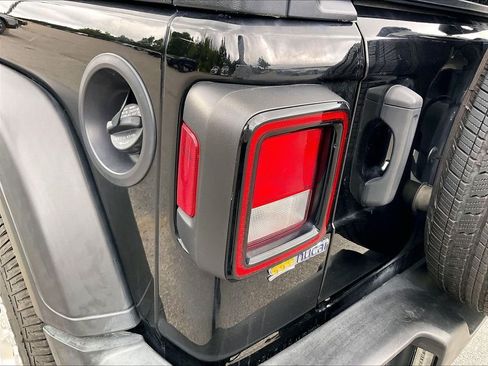 Used 2021 Jeep Wrangler Unlimited Sport AWD/4WD image 28