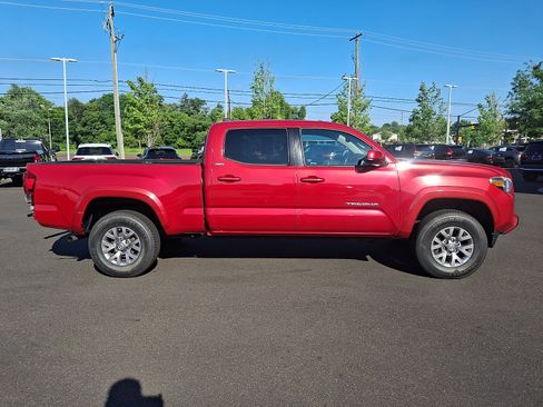 Used 2019 Toyota Tacoma SR5 AWD/4WD image 7