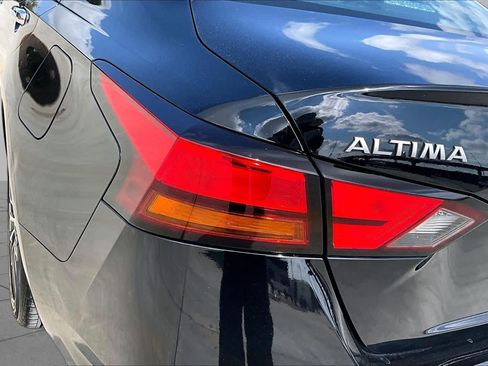 Used 2024 Nissan Altima 2.5 SV FWD image 27