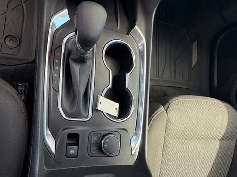 Used 2023 Chevrolet Traverse LT FWD image 17