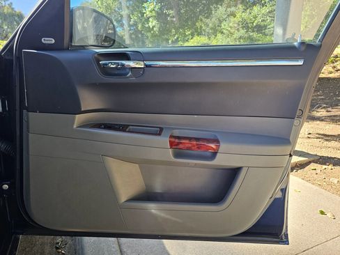 Used 2005 Chrysler 300 Touring image 28