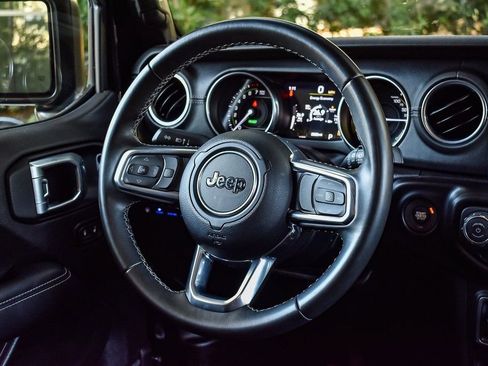 Used 2022 Jeep Wrangler Unlimited Sahara AWD/4WD image 14