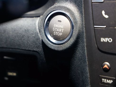 Used 2014 Lexus IS 250C w/ Luxury Package RWD image 28