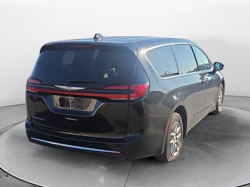Used 2024 Chrysler Pacifica Touring-L FWD image 5