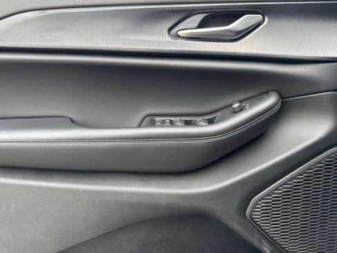 Used 2023 Jeep Grand Cherokee Laredo image 11