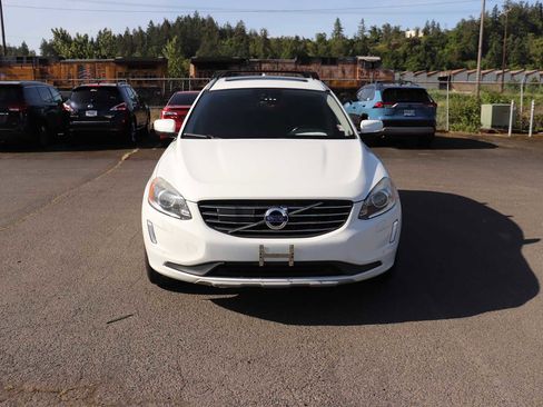 Used 2016 Volvo XC60 T5 Platinum w/ Climate Package AWD/4WD image 2