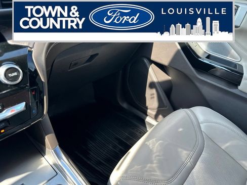 Used 2022 Ford Explorer Platinum AWD/4WD image 22