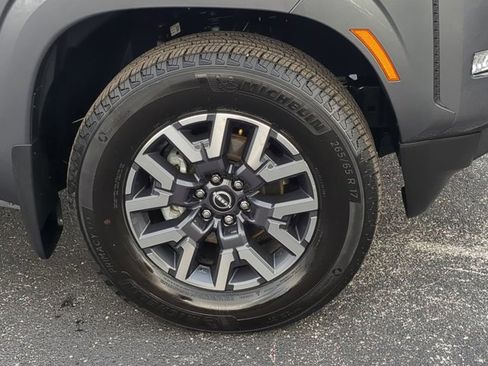 Certified 2024 Nissan Frontier SL RWD image 11