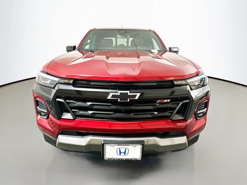 Used 2025 Chevrolet Colorado Z71 w/ Technology Package AWD/4WD image 2