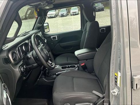 Used 2023 Jeep Wrangler Unlimited Sport AWD/4WD image 25