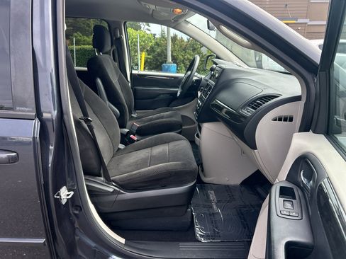 Used 2013 Dodge Grand Caravan SE FWD image 18
