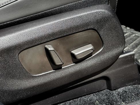 Used 2026 Kia Carnival EX FWD image 29