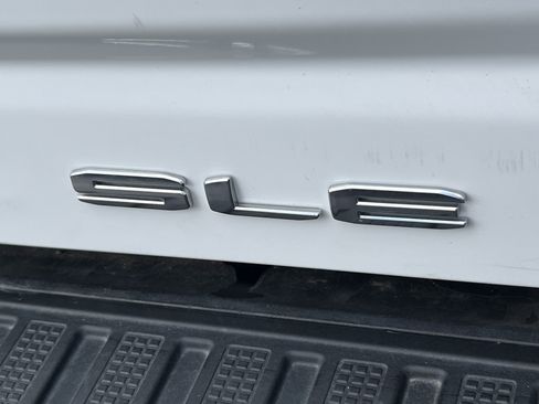 Used 2024 GMC Sierra 3500 SLE w/ SLE Convenience Package image 9