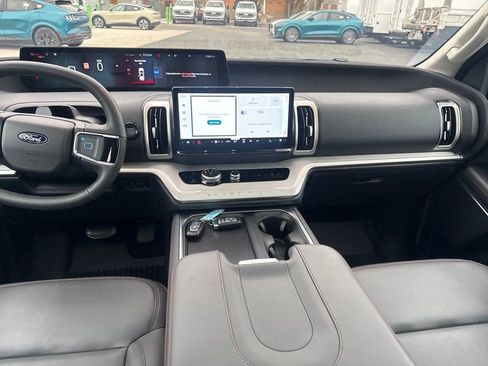 Used 2025 Ford Expedition Max Active image 26