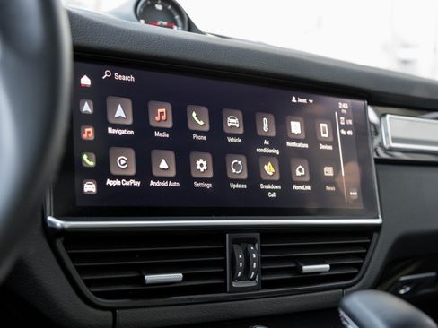 Used 2022 Porsche Cayenne Platinum Edition image 25