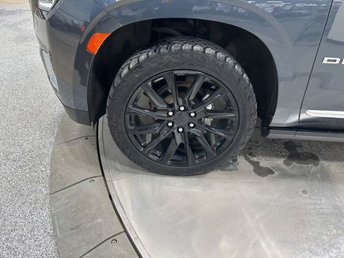 Used 2021 GMC Yukon XL Denali w/ Denali Premium Package image 38