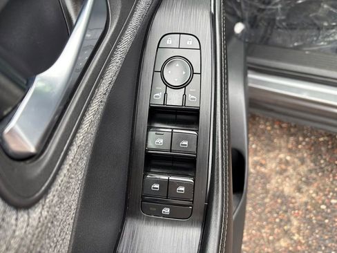 Used 2023 Nissan Rogue SV image 18