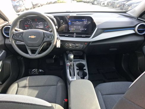 Used 2025 Chevrolet Trax LS FWD image 9