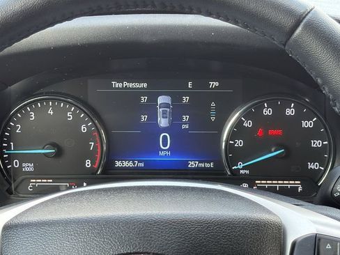 Used 2022 Ford Explorer XLT image 21