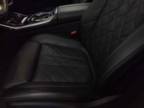 Used 2025 BMW X7 xDrive40i w/ Premium Package image 16