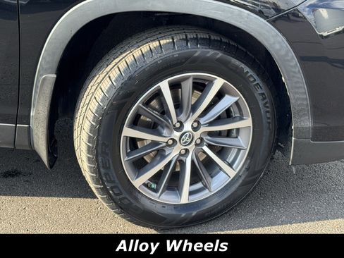 Used 2019 Toyota Highlander XLE image 14