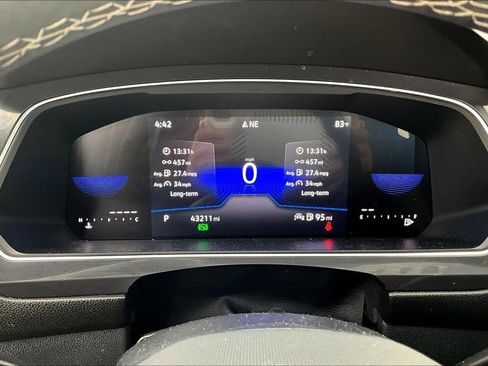 Used 2023 Volkswagen Tiguan SE w/ Panoramic Sunroof Package image 28