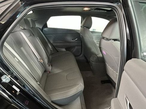 Used 2025 Hyundai Elantra SEL FWD image 29