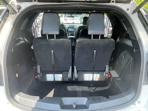 Used 2018 Ford Explorer XLT w/ Equipment Group 202A AWD/4WD image 26