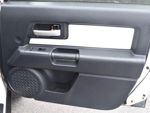 Used 2013 Toyota FJ Cruiser 4WD w/ Upgrade Pkg image 28