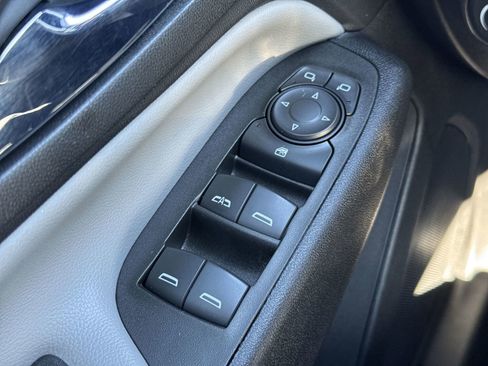 Used 2022 Chevrolet Equinox LS w/ LS Convenience Package image 23